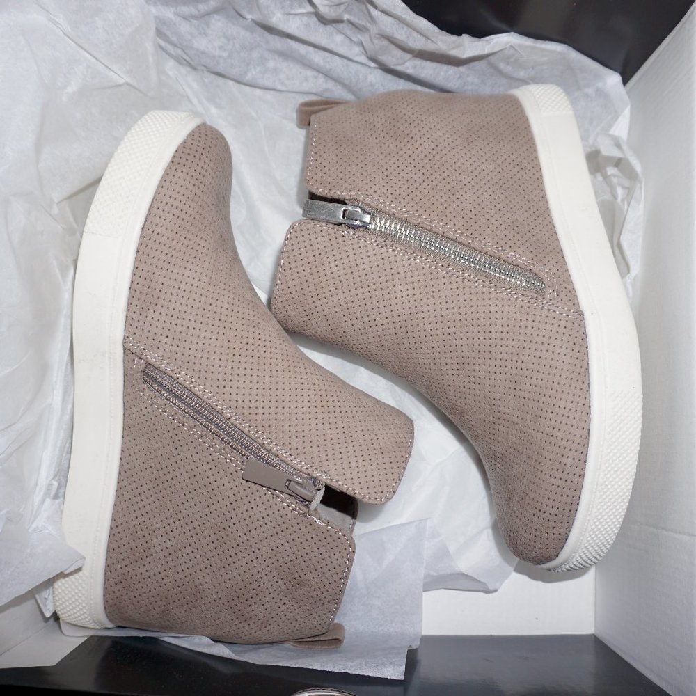 New With Box Torrid Gray Wedge Sneakers Size 8W